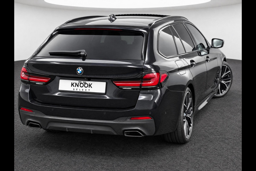 BMW 5 Serie Touring 530d High Executive M Sport Pakket Automaat / Live Cockpit Professional / Head-Up Display / Panoramadak / Laser / Adaptieve Cruise Control / Stoelverwarming / HiFi / 20 Inch / Sportstoelen voor / DAB