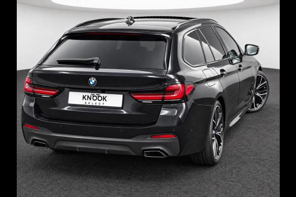 BMW 5 Serie Touring 530d High Executive M Sport Pakket Automaat / Live Cockpit Professional / Head-Up Display / Panoramadak / Laser / Adaptieve Cruise Control / Stoelverwarming / HiFi / 20 Inch / Sportstoelen voor / DAB