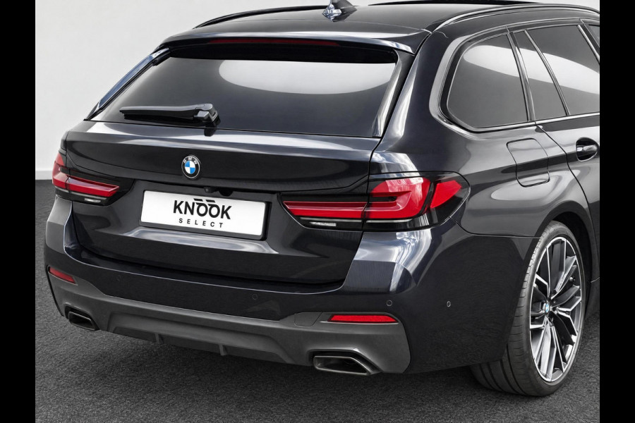 BMW 5 Serie Touring 530d High Executive M Sport Pakket Automaat / Live Cockpit Professional / Head-Up Display / Panoramadak / Laser / Adaptieve Cruise Control / Stoelverwarming / HiFi / 20 Inch / Sportstoelen voor / DAB