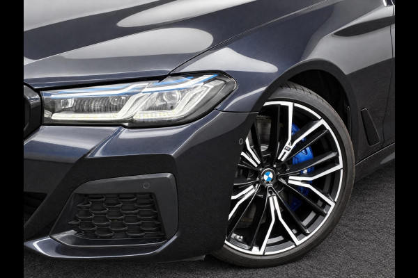 BMW 5 Serie Touring 530d High Executive M Sport Pakket Automaat / Live Cockpit Professional / Head-Up Display / Panoramadak / Laser / Adaptieve Cruise Control / Stoelverwarming / HiFi / 20 Inch / Sportstoelen voor / DAB
