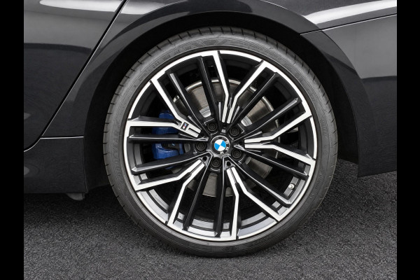 BMW 5 Serie Touring 530d High Executive M Sport Pakket Automaat / Live Cockpit Professional / Head-Up Display / Panoramadak / Laser / Adaptieve Cruise Control / Stoelverwarming / HiFi / 20 Inch / Sportstoelen voor / DAB