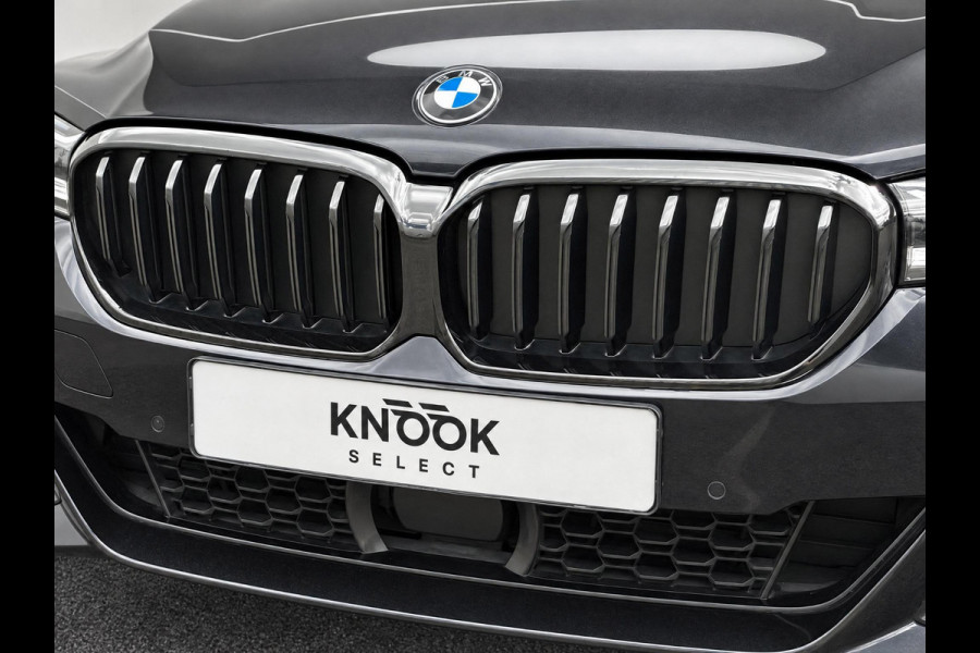 BMW 5 Serie Touring 530d High Executive M Sport Pakket Automaat / Live Cockpit Professional / Head-Up Display / Panoramadak / Laser / Adaptieve Cruise Control / Stoelverwarming / HiFi / 20 Inch / Sportstoelen voor / DAB