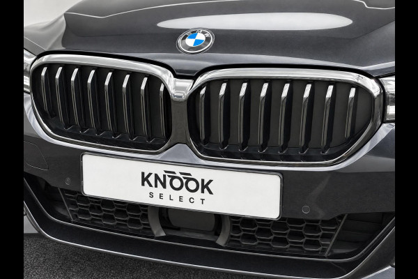 BMW 5 Serie Touring 530d High Executive M Sport Pakket Automaat / Live Cockpit Professional / Head-Up Display / Panoramadak / Laser / Adaptieve Cruise Control / Stoelverwarming / HiFi / 20 Inch / Sportstoelen voor / DAB