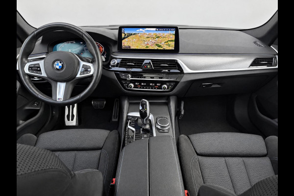 BMW 5 Serie Touring 530d High Executive M Sport Pakket Automaat / Live Cockpit Professional / Head-Up Display / Panoramadak / Laser / Adaptieve Cruise Control / Stoelverwarming / HiFi / 20 Inch / Sportstoelen voor / DAB