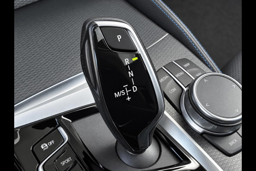 BMW 5 Serie Touring 530d High Executive M Sport Pakket Automaat / Live Cockpit Professional / Head-Up Display / Panoramadak / Laser / Adaptieve Cruise Control / Stoelverwarming / HiFi / 20 Inch / Sportstoelen voor / DAB
