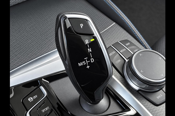 BMW 5 Serie Touring 530d High Executive M Sport Pakket Automaat / Live Cockpit Professional / Head-Up Display / Panoramadak / Laser / Adaptieve Cruise Control / Stoelverwarming / HiFi / 20 Inch / Sportstoelen voor / DAB