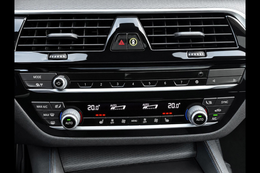 BMW 5 Serie Touring 530d High Executive M Sport Pakket Automaat / Live Cockpit Professional / Head-Up Display / Panoramadak / Laser / Adaptieve Cruise Control / Stoelverwarming / HiFi / 20 Inch / Sportstoelen voor / DAB