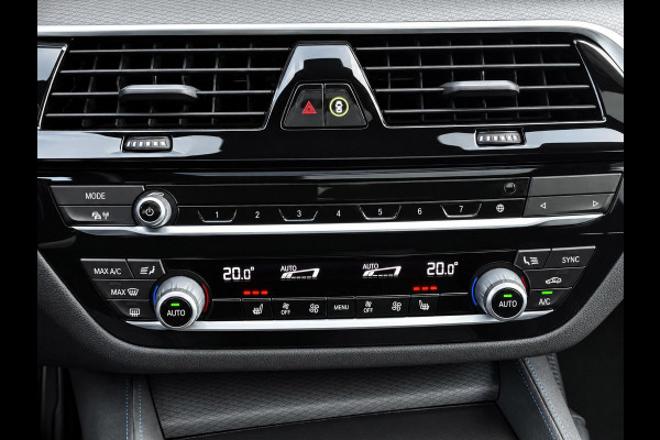 BMW 5 Serie Touring 530d High Executive M Sport Pakket Automaat / Live Cockpit Professional / Head-Up Display / Panoramadak / Laser / Adaptieve Cruise Control / Stoelverwarming / HiFi / 20 Inch / Sportstoelen voor / DAB