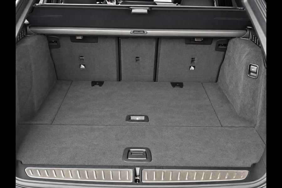 BMW 5 Serie Touring 530d High Executive M Sport Pakket Automaat / Live Cockpit Professional / Head-Up Display / Panoramadak / Laser / Adaptieve Cruise Control / Stoelverwarming / HiFi / 20 Inch / Sportstoelen voor / DAB