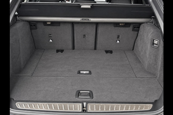 BMW 5 Serie Touring 530d High Executive M Sport Pakket Automaat / Live Cockpit Professional / Head-Up Display / Panoramadak / Laser / Adaptieve Cruise Control / Stoelverwarming / HiFi / 20 Inch / Sportstoelen voor / DAB