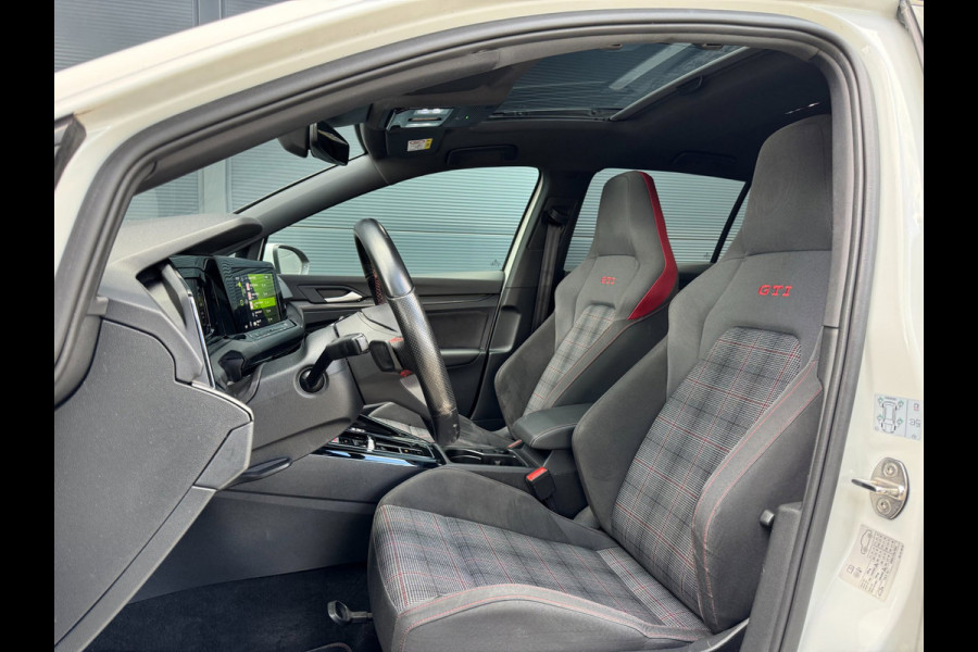 Volkswagen Golf 2.0 TSI GTI / PANO / SFEER / KEYLESS / CARPLAY / FLIPPERS / CLIMATE / ADAPTIEVE CRUISE / DAB+ / PRIVACY GLASS !