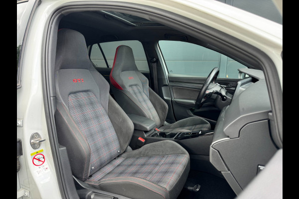 Volkswagen Golf 2.0 TSI GTI / PANO / SFEER / KEYLESS / CARPLAY / FLIPPERS / CLIMATE / ADAPTIEVE CRUISE / DAB+ / PRIVACY GLASS !