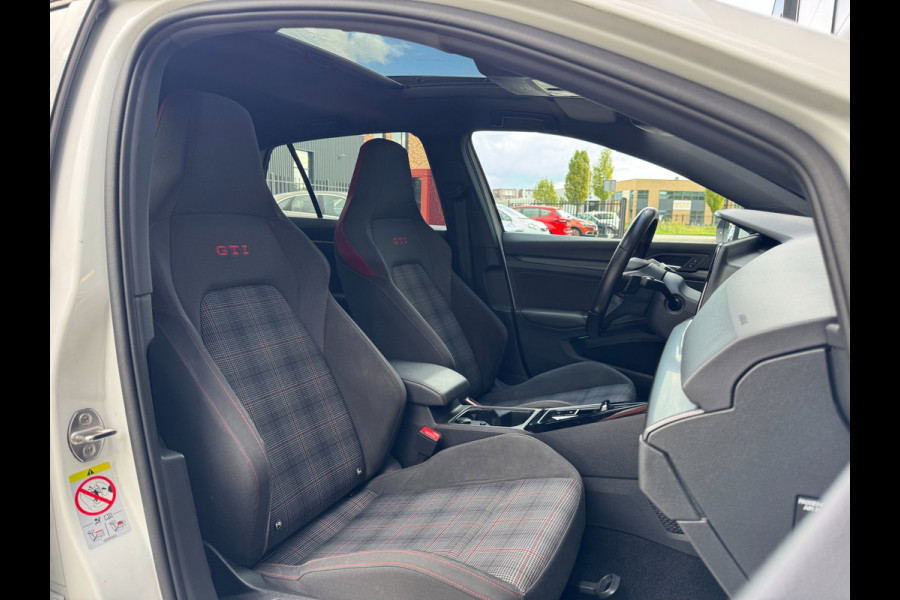 Volkswagen Golf 2.0 TSI GTI / PANO / SFEER / KEYLESS / CARPLAY / FLIPPERS / CLIMATE / ADAPTIEVE CRUISE / DAB+ / PRIVACY GLASS !