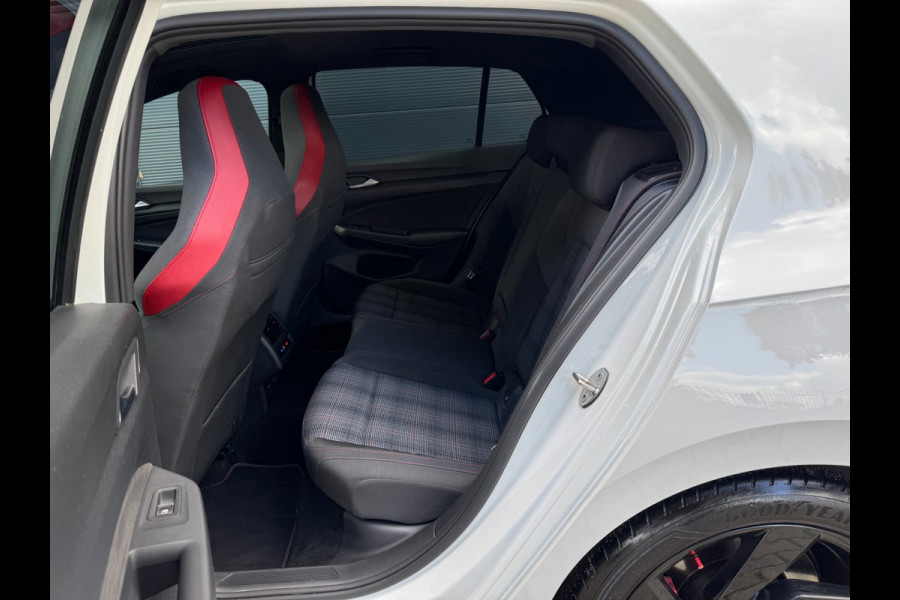 Volkswagen Golf 2.0 TSI GTI / PANO / SFEER / KEYLESS / CARPLAY / FLIPPERS / CLIMATE / ADAPTIEVE CRUISE / DAB+ / PRIVACY GLASS !