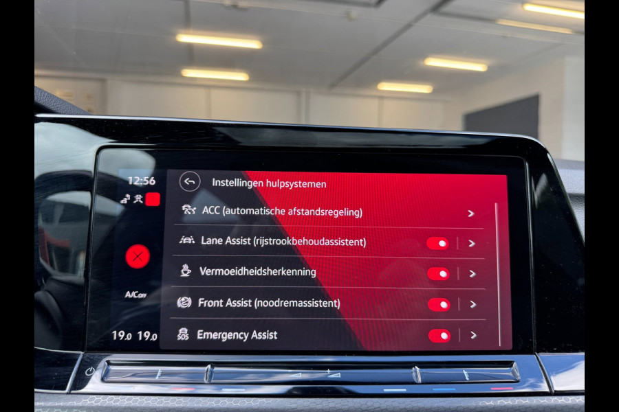 Volkswagen Golf 2.0 TSI GTI / PANO / SFEER / KEYLESS / CARPLAY / FLIPPERS / CLIMATE / ADAPTIEVE CRUISE / DAB+ / PRIVACY GLASS !