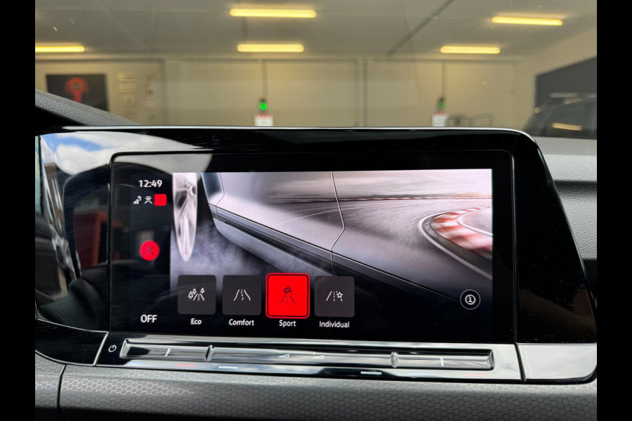 Volkswagen Golf 2.0 TSI GTI / PANO / SFEER / KEYLESS / CARPLAY / FLIPPERS / CLIMATE / ADAPTIEVE CRUISE / DAB+ / PRIVACY GLASS !