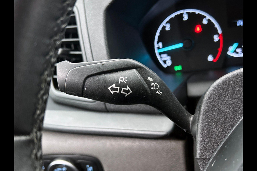 Ford Transit Custom 130pk Automaat L2H1 Trend Navigatie Camera Apple Carplay Trekhaak Cruise control Airco