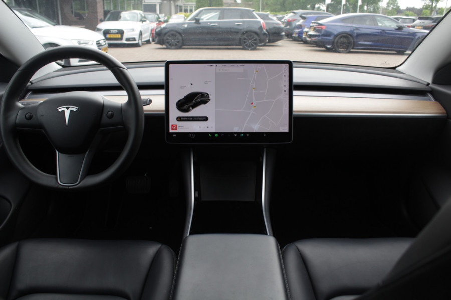 Tesla Model 3 Long Range AWD 75 kWh / Trekhaak / Autopilot / Panoramadak / Camera / Premium Audio / 18'' / Leder / Stoel+Stuurverwarming / ACC