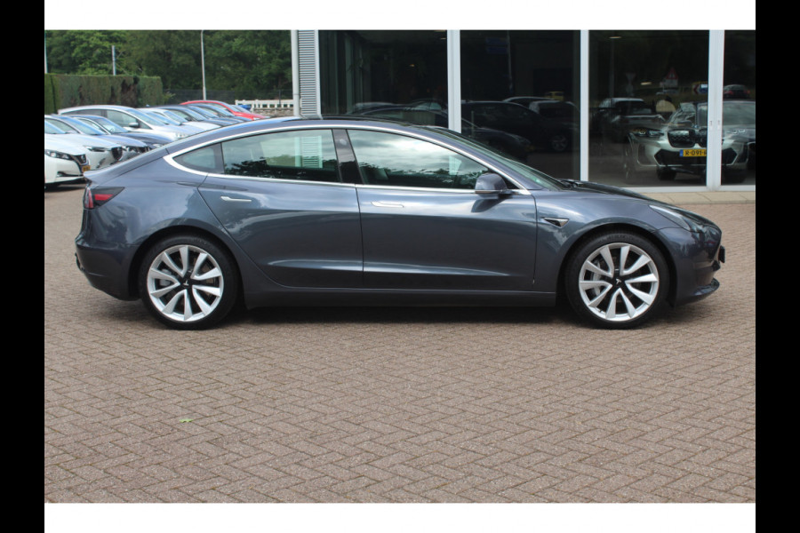 Tesla Model 3 Long Range AWD 75 kWh / Trekhaak / Autopilot / Panoramadak / Camera / Premium Audio / 18'' / Leder / Stoel+Stuurverwarming / ACC