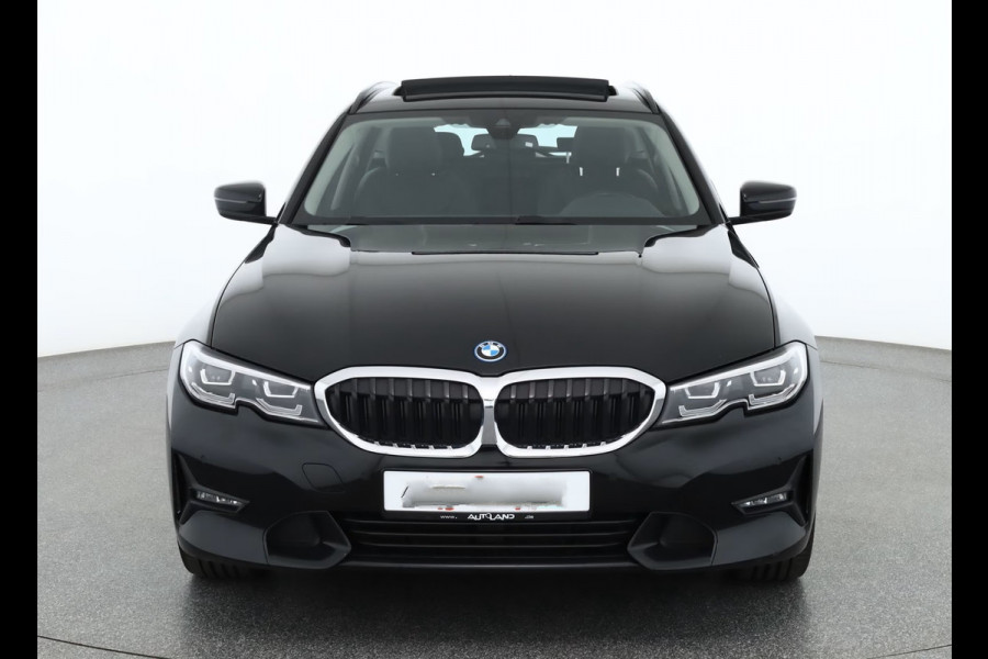 BMW 3 Serie Touring 330e SPORTLINE ** LED, LEDER, PANO, TREKH, APPLE, ALARM, AMBIENTE, 18-inch LMV ** 1e EIG - Vol. BMW Onderh. ** ** INFORMEER OOK NAAR ONZE AANTREKKELIJKE FINANCIAL-LEASE TARIEVEN **