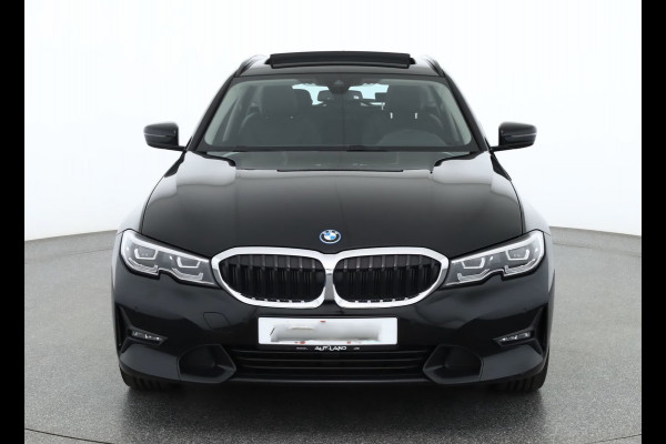 BMW 3 Serie Touring 330e SPORTLINE ** LED, LEDER, PANO, TREKH, APPLE, ALARM, AMBIENTE, 18-inch LMV ** 1e EIG - Vol. BMW Onderh. ** ** INFORMEER OOK NAAR ONZE AANTREKKELIJKE FINANCIAL-LEASE TARIEVEN **