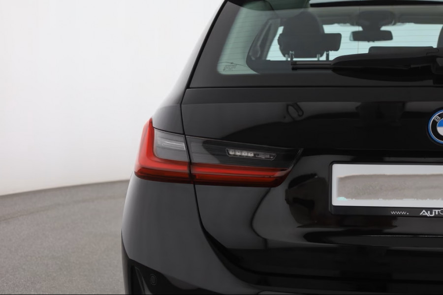 BMW 3 Serie Touring 330e SPORTLINE ** LED, LEDER, PANO, TREKH, APPLE, ALARM, AMBIENTE, 18-inch LMV ** 1e EIG - Vol. BMW Onderh. ** ** INFORMEER OOK NAAR ONZE AANTREKKELIJKE FINANCIAL-LEASE TARIEVEN **