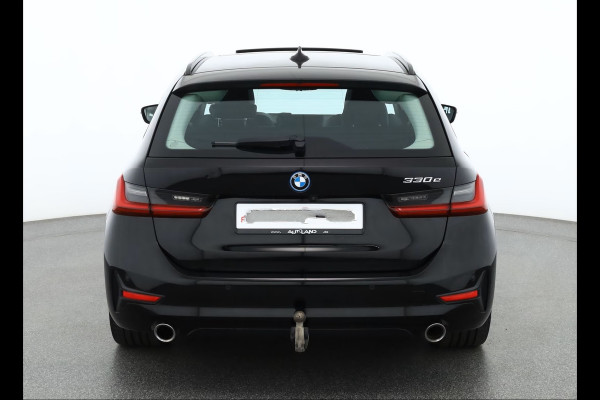 BMW 3 Serie Touring 330e SPORTLINE ** LED, LEDER, PANO, TREKH, APPLE, ALARM, AMBIENTE, 18-inch LMV ** 1e EIG - Vol. BMW Onderh. ** ** INFORMEER OOK NAAR ONZE AANTREKKELIJKE FINANCIAL-LEASE TARIEVEN **