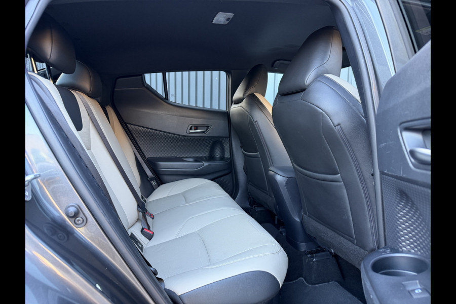 Toyota C-HR 1.8 Hybrid Executive Ultimate / Bi tone | Creme Leer | JBL | LED | Allseason banden | Rijklaar!!