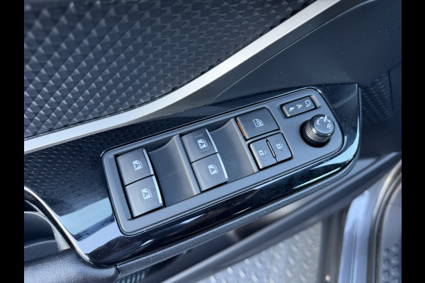 Toyota C-HR 1.8 Hybrid Executive Ultimate / Bi tone | Creme Leer | JBL | LED | Allseason banden | Rijklaar!!