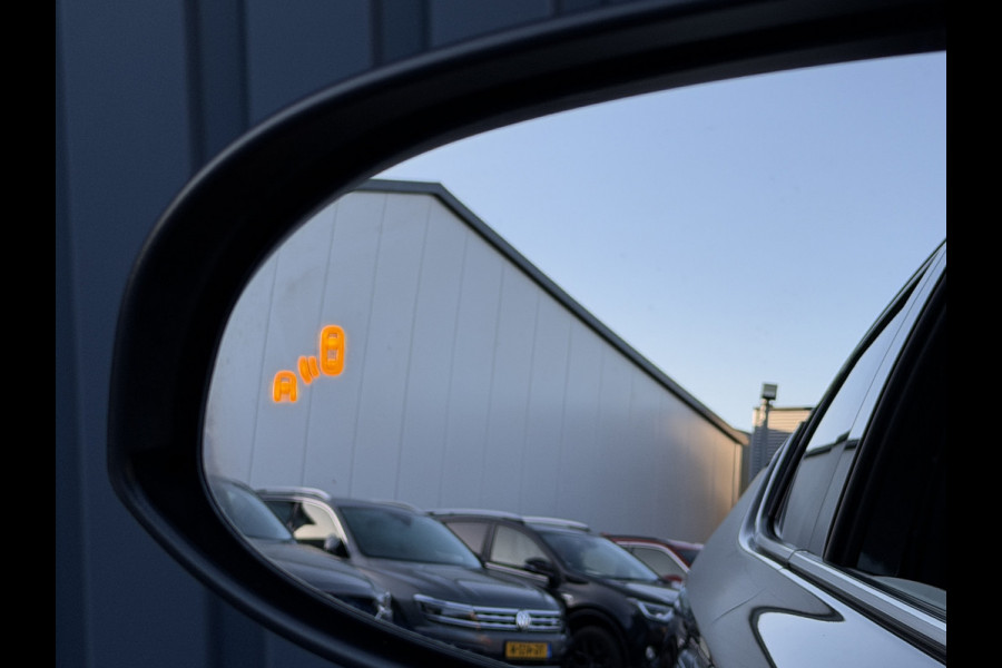 Toyota C-HR 1.8 Hybrid Executive Ultimate / Bi tone | Creme Leer | JBL | LED | Allseason banden | Rijklaar!!