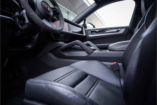 Porsche Cayenne Coupé 3.0 E-Hybrid ** Sport Design ** Luchtvering ** 18-weg ** HUD ** BOSE ** Sportuitlaat ** Sport Chrono ** Matrix ** Achterasbesturing ** Panodak