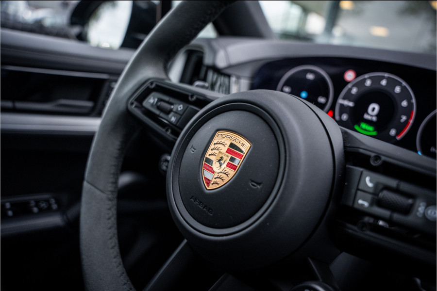 Porsche Cayenne Coupé 3.0 E-Hybrid ** Sport Design ** Luchtvering ** 18-weg ** HUD ** BOSE ** Sportuitlaat ** Sport Chrono ** Matrix ** Achterasbesturing ** Panodak