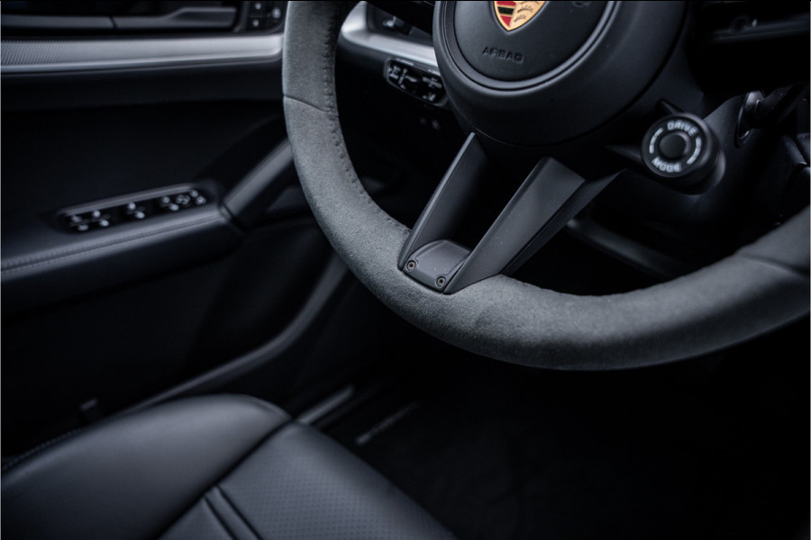Porsche Cayenne Coupé 3.0 E-Hybrid ** Sport Design ** Luchtvering ** 18-weg ** HUD ** BOSE ** Sportuitlaat ** Sport Chrono ** Matrix ** Achterasbesturing ** Panodak