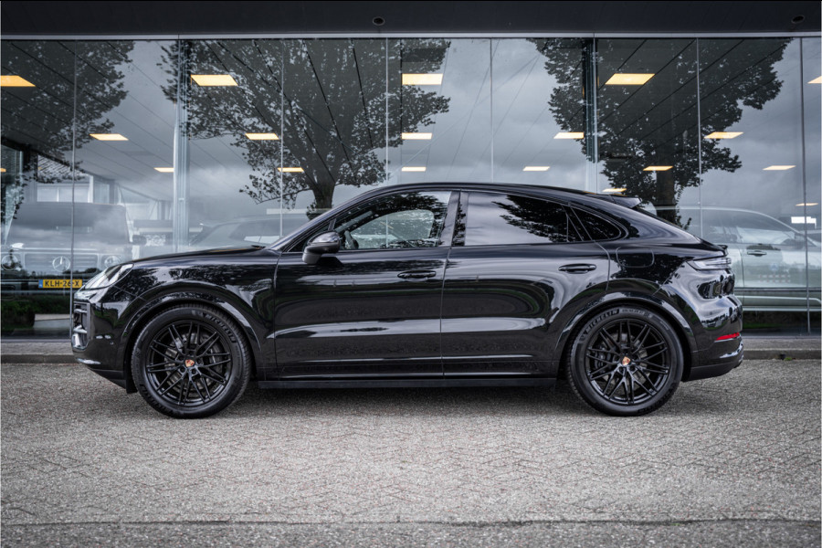Porsche Cayenne Coupé 3.0 E-Hybrid ** Sport Design ** Luchtvering ** 18-weg ** HUD ** BOSE ** Sportuitlaat ** Sport Chrono ** Matrix ** Achterasbesturing ** Panodak