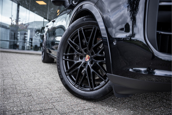 Porsche Cayenne Coupé 3.0 E-Hybrid ** Sport Design ** Luchtvering ** 18-weg ** HUD ** BOSE ** Sportuitlaat ** Sport Chrono ** Matrix ** Achterasbesturing ** Panodak