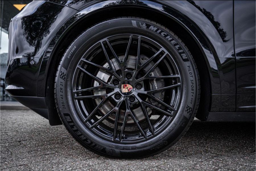 Porsche Cayenne Coupé 3.0 E-Hybrid ** Sport Design ** Luchtvering ** 18-weg ** HUD ** BOSE ** Sportuitlaat ** Sport Chrono ** Matrix ** Achterasbesturing ** Panodak