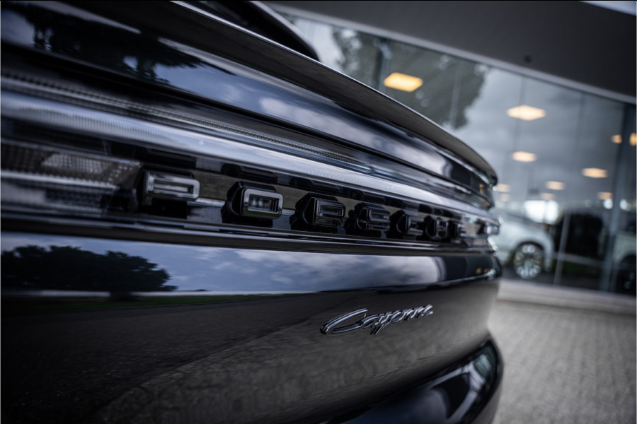 Porsche Cayenne Coupé 3.0 E-Hybrid ** Sport Design ** Luchtvering ** 18-weg ** HUD ** BOSE ** Sportuitlaat ** Sport Chrono ** Matrix ** Achterasbesturing ** Panodak