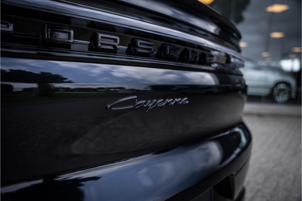 Porsche Cayenne Coupé 3.0 E-Hybrid ** Sport Design ** Luchtvering ** 18-weg ** HUD ** BOSE ** Sportuitlaat ** Sport Chrono ** Matrix ** Achterasbesturing ** Panodak