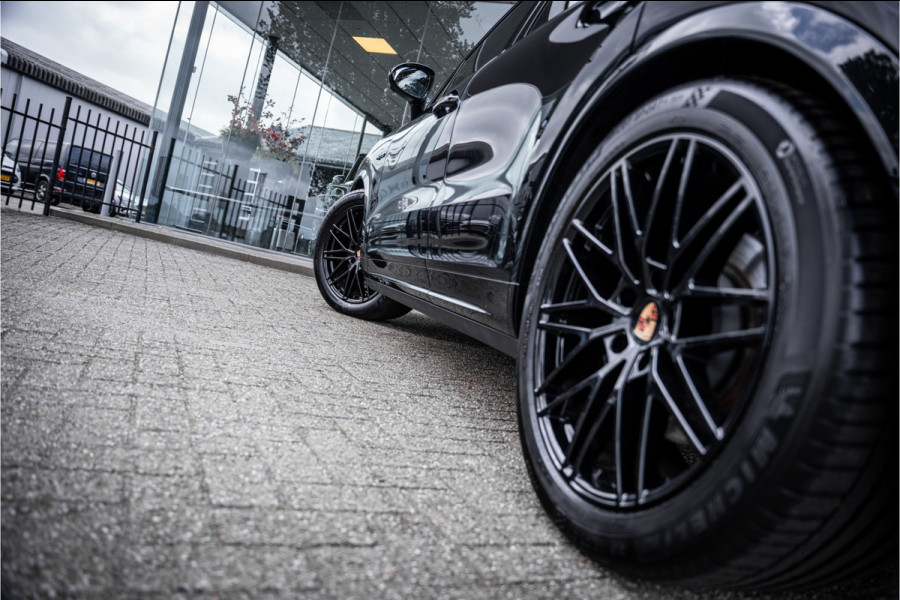 Porsche Cayenne Coupé 3.0 E-Hybrid ** Sport Design ** Luchtvering ** 18-weg ** HUD ** BOSE ** Sportuitlaat ** Sport Chrono ** Matrix ** Achterasbesturing ** Panodak