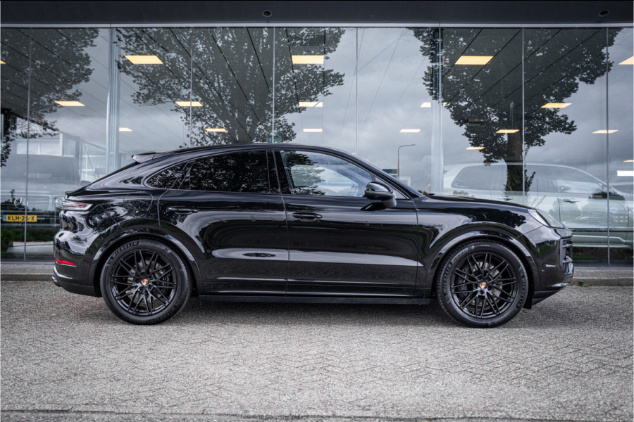 Porsche Cayenne Coupé 3.0 E-Hybrid ** Sport Design ** Luchtvering ** 18-weg ** HUD ** BOSE ** Sportuitlaat ** Sport Chrono ** Matrix ** Achterasbesturing ** Panodak