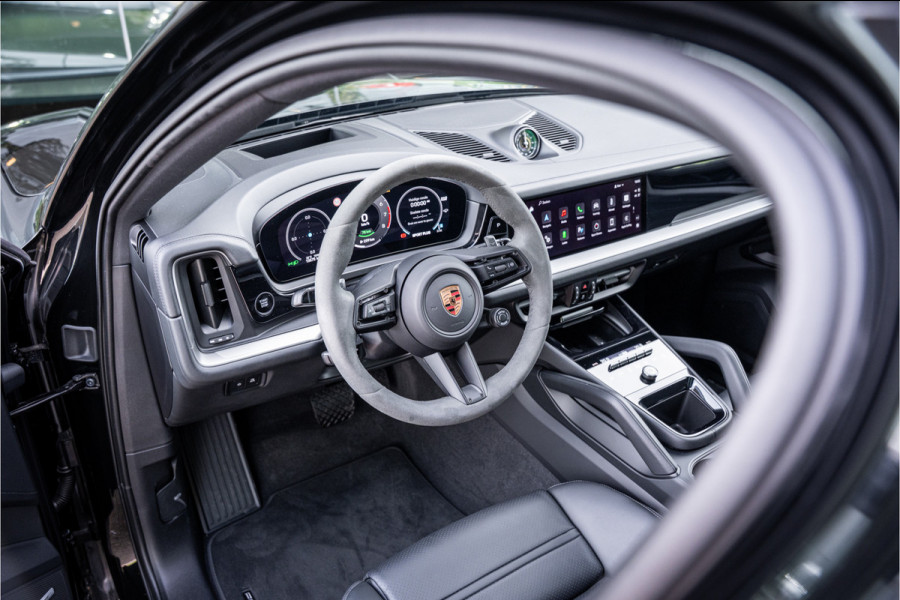 Porsche Cayenne Coupé 3.0 E-Hybrid ** Sport Design ** Luchtvering ** 18-weg ** HUD ** BOSE ** Sportuitlaat ** Sport Chrono ** Matrix ** Achterasbesturing ** Panodak