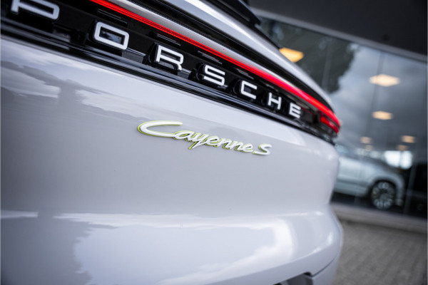 Porsche Cayenne 3.0 S E-Hybrid (519pk) ** Panodak ** Sport Design ** InnoDrive ** Trekhaak ** HUD ** PDLS+ ** 4-wielsturing ** BOSE ** Surround View ** Alcantara Hemel