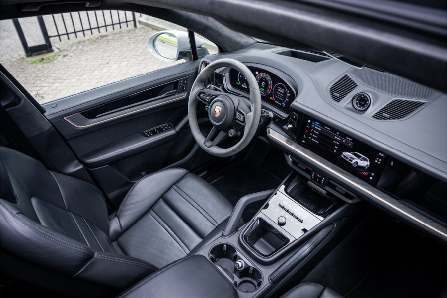 Porsche Cayenne 3.0 S E-Hybrid (519pk) ** Panodak ** Sport Design ** InnoDrive ** Trekhaak ** HUD ** PDLS+ ** 4-wielsturing ** BOSE ** Surround View ** Alcantara Hemel