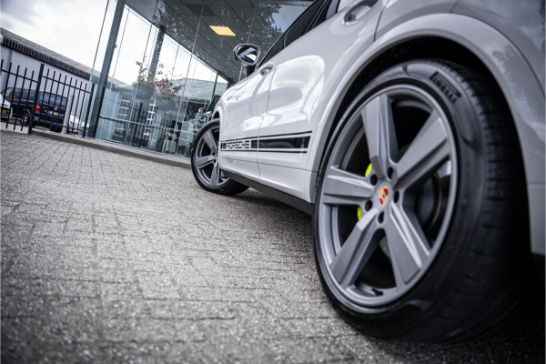 Porsche Cayenne 3.0 S E-Hybrid (519pk) ** Panodak ** Sport Design ** InnoDrive ** Trekhaak ** HUD ** PDLS+ ** 4-wielsturing ** BOSE ** Surround View ** Alcantara Hemel