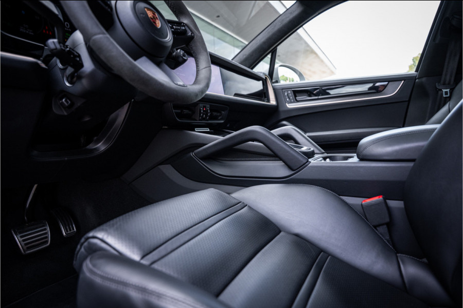 Porsche Cayenne 3.0 S E-Hybrid (519pk) ** Panodak ** Sport Design ** InnoDrive ** Trekhaak ** HUD ** PDLS+ ** 4-wielsturing ** BOSE ** Surround View ** Alcantara Hemel