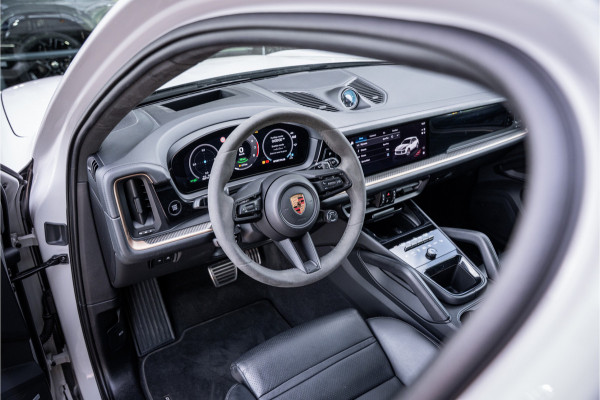 Porsche Cayenne 3.0 S E-Hybrid (519pk) ** Panodak ** Sport Design ** InnoDrive ** Trekhaak ** HUD ** PDLS+ ** 4-wielsturing ** BOSE ** Surround View ** Alcantara Hemel