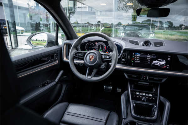 Porsche Cayenne 3.0 S E-Hybrid (519pk) ** Panodak ** Sport Design ** InnoDrive ** Trekhaak ** HUD ** PDLS+ ** 4-wielsturing ** BOSE ** Surround View ** Alcantara Hemel