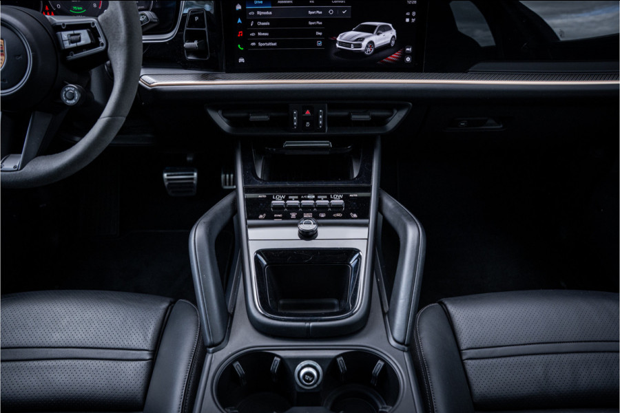 Porsche Cayenne 3.0 S E-Hybrid (519pk) ** Panodak ** Sport Design ** InnoDrive ** Trekhaak ** HUD ** PDLS+ ** 4-wielsturing ** BOSE ** Surround View ** Alcantara Hemel