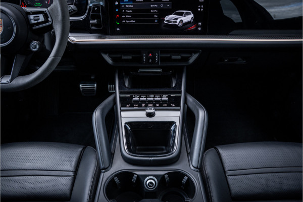 Porsche Cayenne 3.0 S E-Hybrid (519pk) ** Panodak ** Sport Design ** InnoDrive ** Trekhaak ** HUD ** PDLS+ ** 4-wielsturing ** BOSE ** Surround View ** Alcantara Hemel