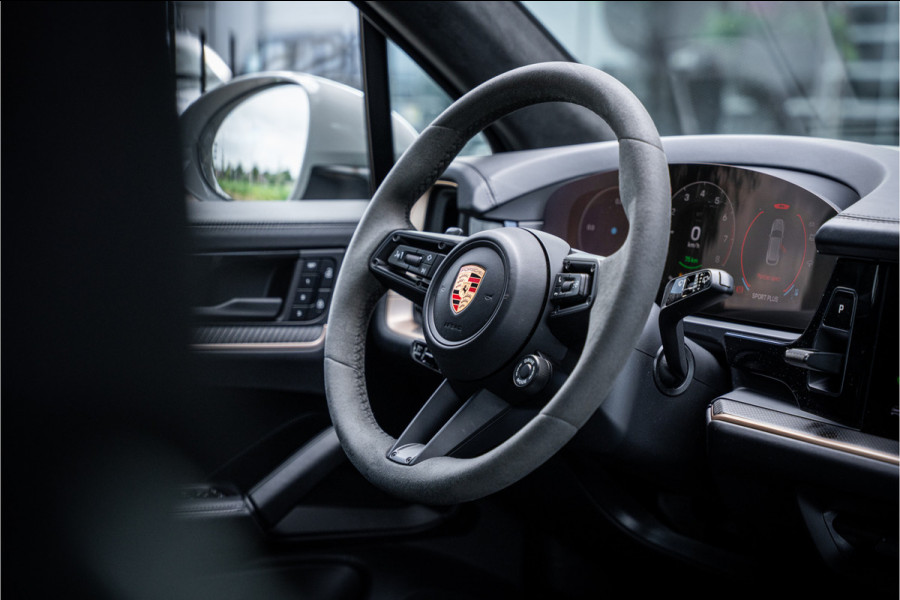 Porsche Cayenne 3.0 S E-Hybrid (519pk) ** Panodak ** Sport Design ** InnoDrive ** Trekhaak ** HUD ** PDLS+ ** 4-wielsturing ** BOSE ** Surround View ** Alcantara Hemel